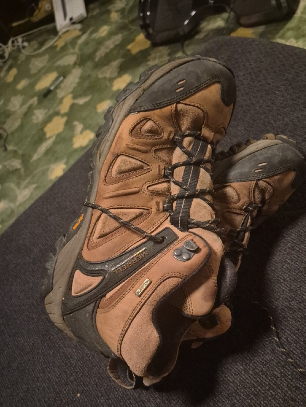 Merrell Men's Tan and Black Waterproof Hiking Boots - Picture 5 of 9